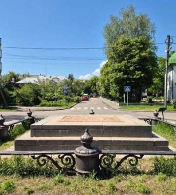 У Полтаві повністю демонтували пам'ятник на місці відпочинку Петра I