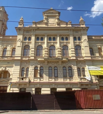 Директора одеської будкомпанії, яка реставрувала херсонський музей, підозрюють у розкраданні 28 млн грн