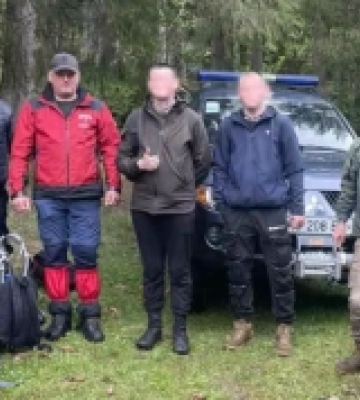 На Рахівщині рятувальники та прикордонники відшукали у горах чоловіків, що виснажились і заблукали