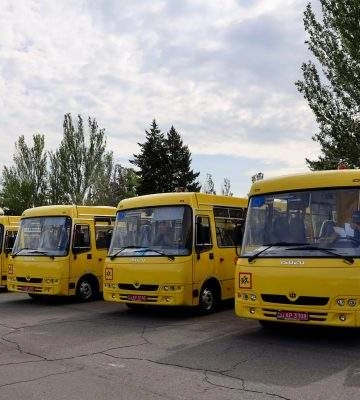 Інклюзивний доступ до якісної освіти: громади Миколаївщини отримали спецавтобуси