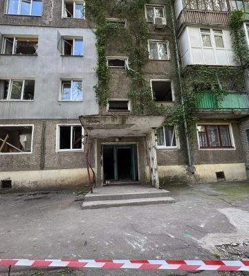 Комунальники відновлюють будинок, а рятувальники укріплюють конструкції після вибуху газу