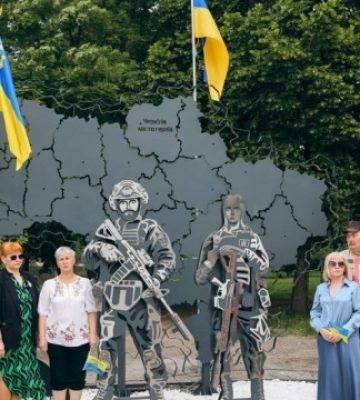 У Чернігові встановили меморіальний знак на честь загиблих захисників