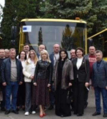 Волинські громади поповнили автопарк новими шкільними автобусами