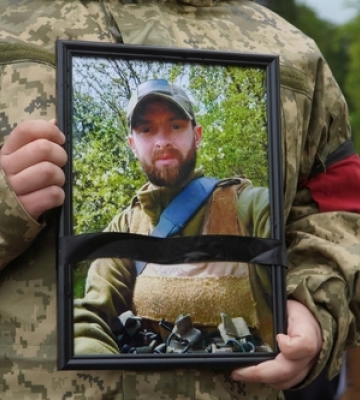 На Волині попрощалися із воїном Дмитром Олівком 