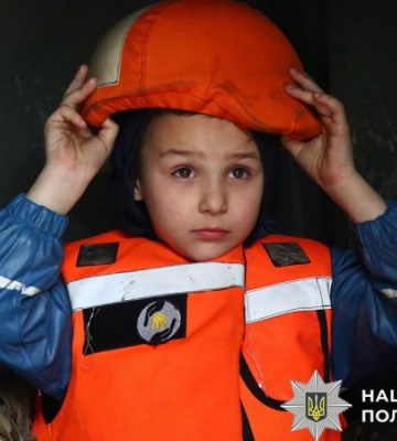 "Білі янголи" евакуювали з-під обстрілів на Донеччині родину з трьома дітьми