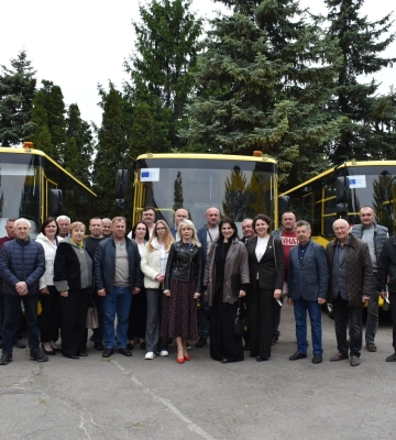 Волинські громади поповнили автопарк новими шкільними автобусами