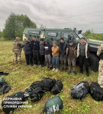 На Рівненщині затримали 8 афганців-нелегалів, які потрапили до нас з Білорусі