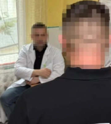 На Закарпатті викрили лікаря, який допомагав чоловікам ухилятись від мобілізації