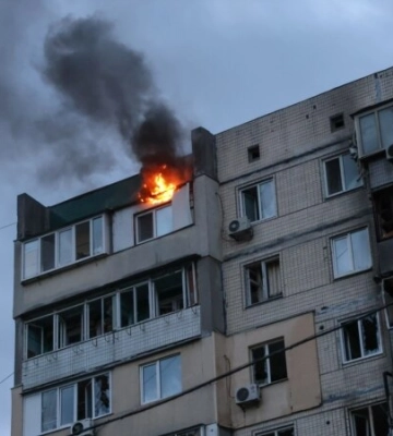 У Києві через російську атаку пошкоджені дев&#039;ять будинків, дві школи, поліклініка та пошта