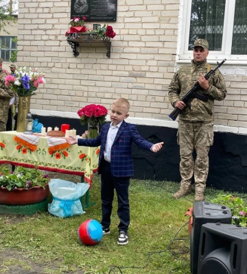 У волинській громаді рідним загиблих Захисників вручили їх нагороди