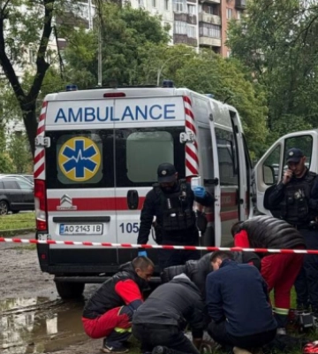 Помер 16-річний хлопець, що вистрибнув із вікна гуртожитку в Ужгороді: що повідомили в поліції