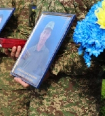 У Вараші матерям трьох мужніх захисників вручили посмертні ордени синів