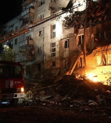 РФ вдарила по п&#039;ятиповерхівці у Миколаєві: є загиблий та постраждалі