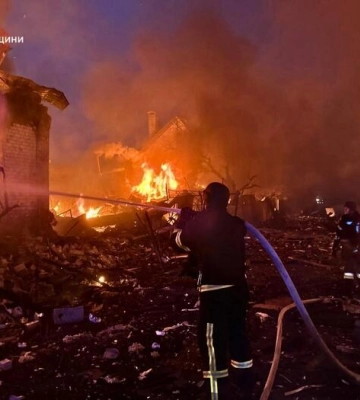 На Київщині чотири людини стали жертвами нічної російської атаки (, )