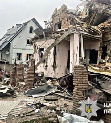 На Київщині кількість постраждалих зросла до 23 осіб, — у поліції показали фото наслідків удару РФ