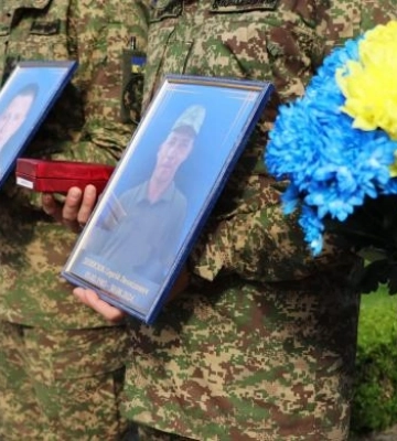У Вараші матерям воїнів вручили посмертні ордени "За мужність"