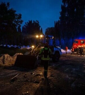 Ракетна атака на Тернопіль: пожежу на підприємстві ліквідовано, пошкоджено 7 багатоповерхівок. ФОТОрепортаж