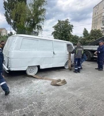Київські комунальники виявили на вулиці «замасковану» автолавку 