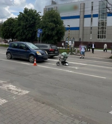 У Чернівцях легковик на пішохідному переході збив чотирирічну дитину, - поліція
