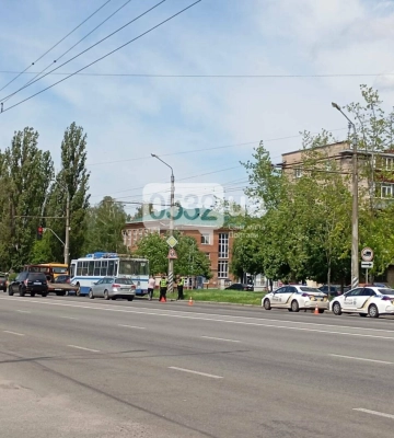 У Полтаві зіткнулися дві автівки, тролейбус та маршрутка: постраждали троє людей