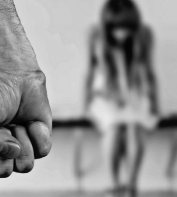 На Житомирщині чоловіку загрожує довічне ув’язнення за ґвалтування малолітньої сестри