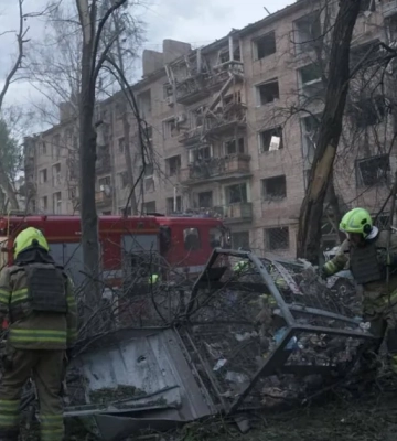 Атака РФ на Хмельниччину: пошкоджено 4 підприємства та 18 житлових будинків. ФОТОрепортаж