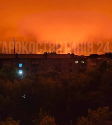 Небо палало: з’явились фото нічної атаки на Старокостянтинів