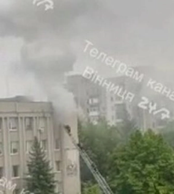 У Вінниці горить будівля ТЦК