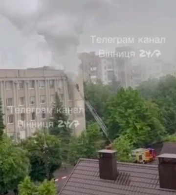 У Вінниці горить будівля ТЦК