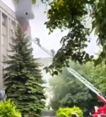 У Вінниці горить будівля ТЦК