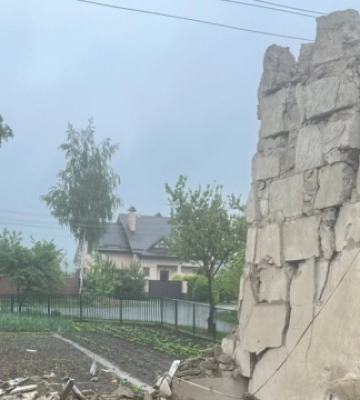 На Хмельниччині окупанти пошкодили 4 підприємства, 18 будинків і ЛЕП