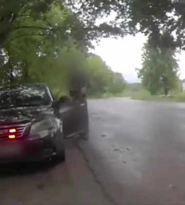 У Рівному 20-річний молодик встановив на авто проблискові маячки без дозволу (ВІДЕО)