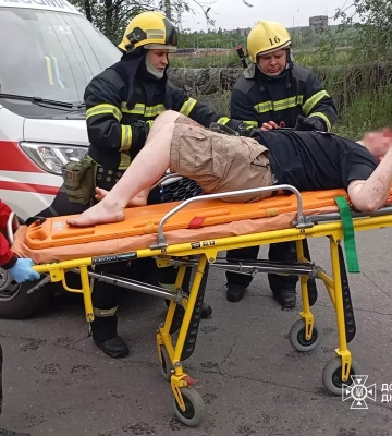 На Дніпропетровщині сталося ДТП: рятувальники деблокували з авто двох травмованих