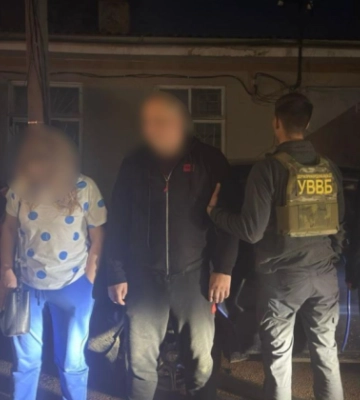 Намагалась підкупити прикордонника та переправити до Молдови ухилянта: поліцейські затримали організаторку оборудки