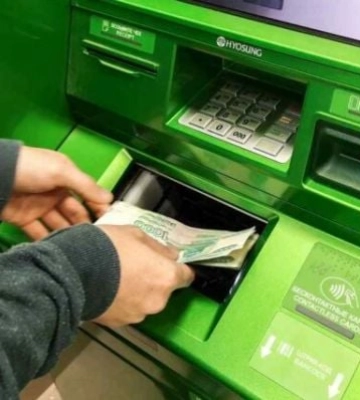 В оккупированном Мелитополе мужчина украл 70 тысяч рублей из банкомата (скрин)