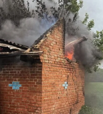 У Миколаївській громаді внаслідок удару касетного боєприпасу загинула жінка, ще одна – поранена