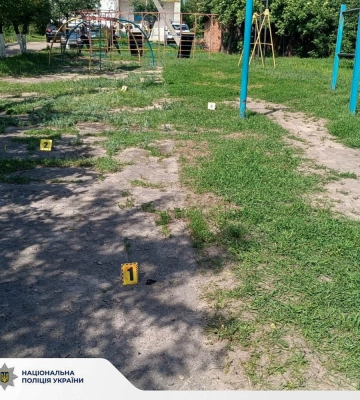Нетверезий чоловік на Харківщині стріляв з автомата біля дитячого майданчика: стрілка затримано
