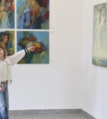 «Поза аудиторією»: у Луцьку відкрили виставку  робіт викладачів художньої школи