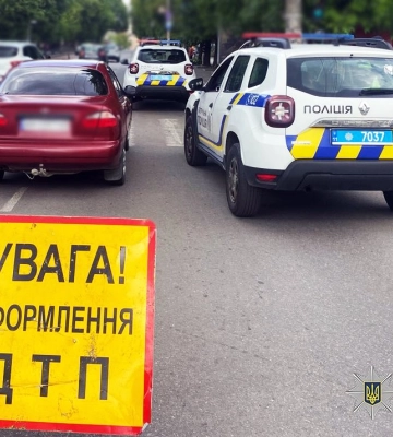 У Житомирі внаслідок наїзду легковика постраждали підліток та дівчина, - поліція
