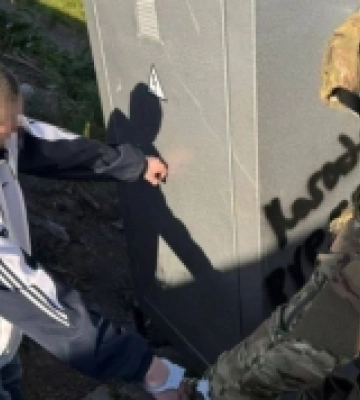 СБУ повідомила про затримання шести осіб, які планували підпали автомобілі військових та об’єкти «Укрзалізниці»