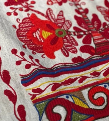 Мер Одеси долучився до вишивання унікального рушника-оберега