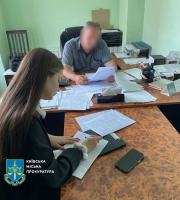 Переплата за дорожню сіль ₴1 млн. – у службовій недбалості підозрюють посадовця КП ШЕУ Деснянського району