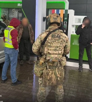 За гроші допомагали військовим тікати за кордон: злочинну групу викрили на Тернопільщині. ФОТОрепортаж
