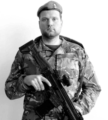 У Черкасах попрощалися із військовим, якого відзначали “Золотим хрестом”