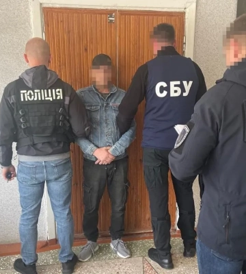 В Донецкой области правоохранитель перепродавал трофейное оружие