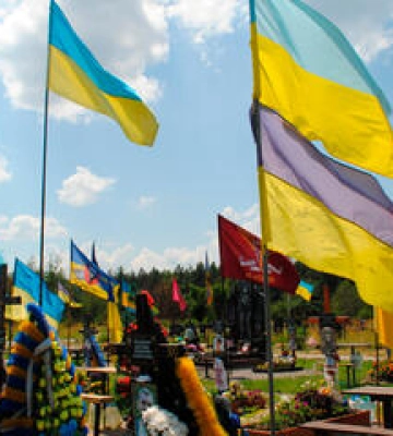 У Кобеляках на Полтавщині викрали прапори з меморіалу на честь загиблих воїнів