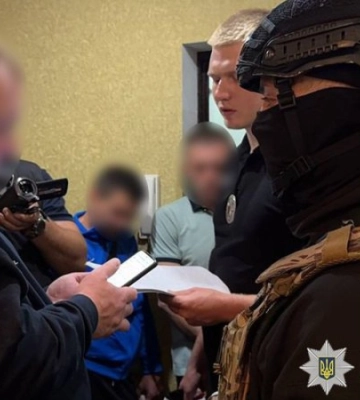 Поліція затримала трьох чоловіків і жінку, причетних до нападу на військових ТЦК у Черкасах