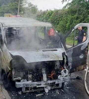 У Львові на ходу спалахнуло авто сім'ї письменниці Лесі Кічури, – ВІДЕО