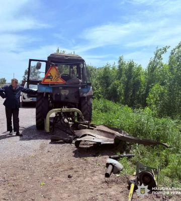 У Балаклії на Харківщині підірвався трактор, який косив траву: водій має контузію