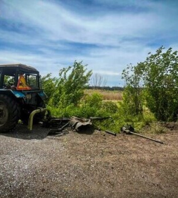 Трактор підірвався на вибухівці в Харківській області: постраждав водій. ФОТОрепортаж